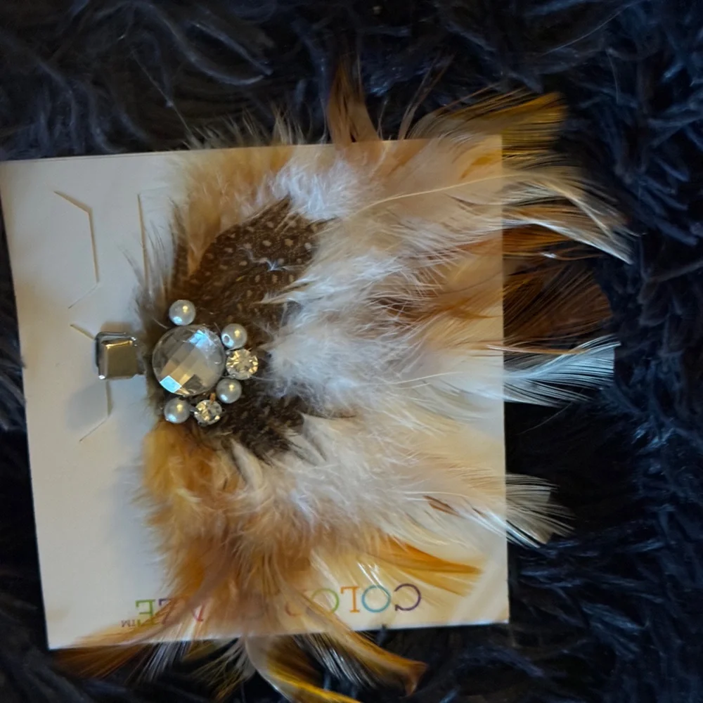 N/A elegant feathered